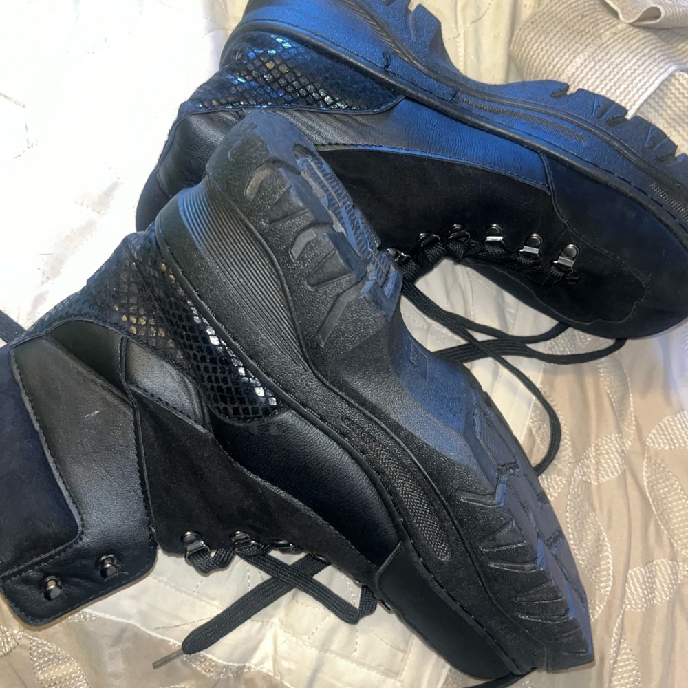 Bamboo platform boots